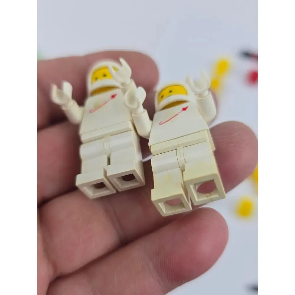 Vintage LEGO Minifigure lot Classic Space Spaceman Red White Yellow Nice cond.